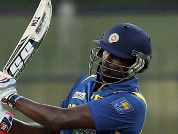 16 இலங்கை வீரர்கள்