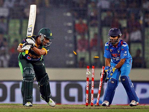 இந்தியா ஆதிக்கம்