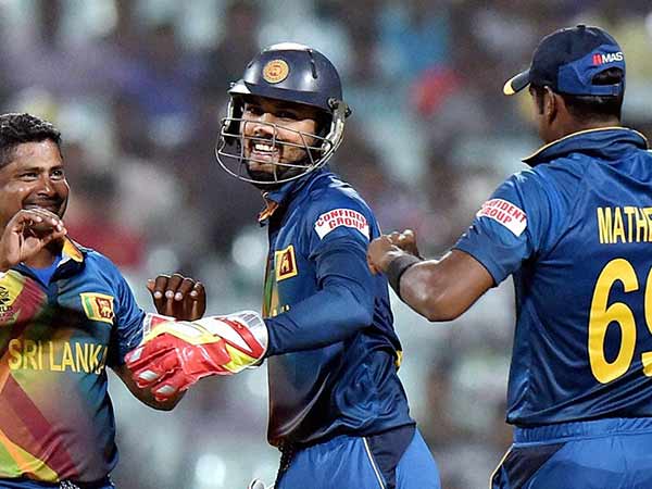 விட்டுக்கொடுக்காமல் ஆடினர்