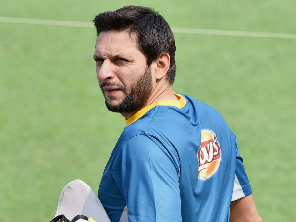 கோச்சம் மாறுகிறார்