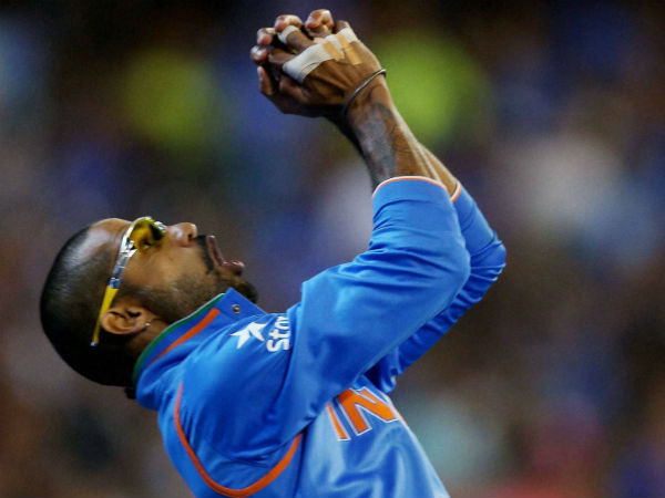 அடுத்தடுத்து கேட்சுகள்