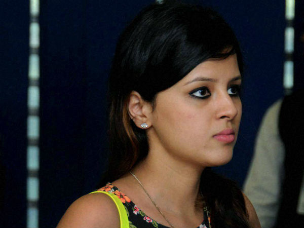 சாக்ஷிக்கு ஓக்கேவா