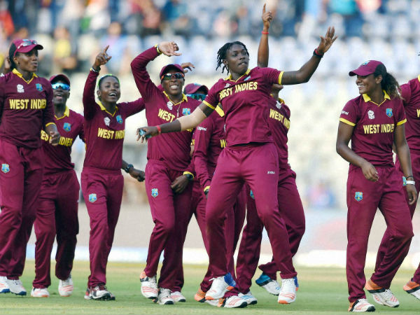 மகளிர் அணி