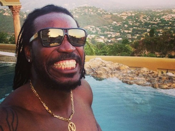 Chris Gayle gives epic reply when a female fan asked him out Chris Gayle gives epic reply when a female fan asked him out