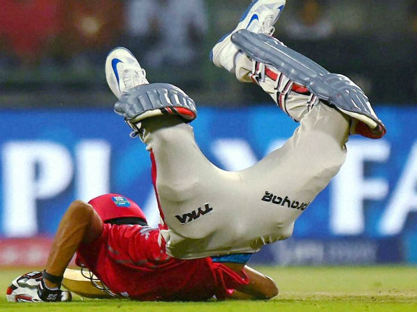 அடுத்தடுத்து சிக்சர்