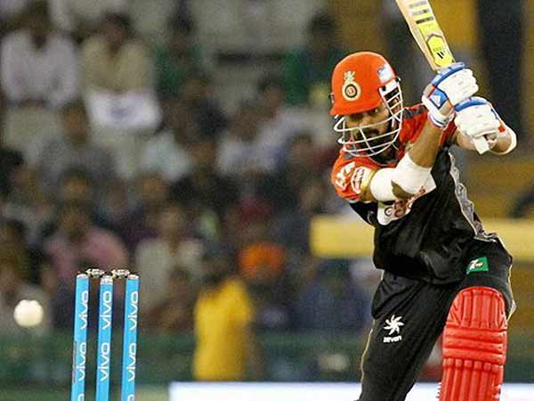 மூன்று ஓவர்கள்