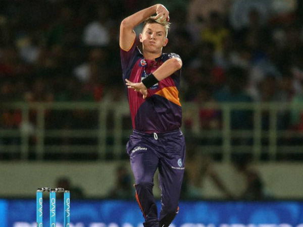 ஸம்பா 6 விக்கெட்டுகள்