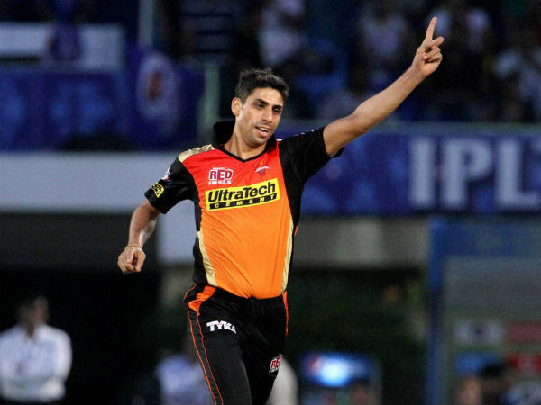 நெஹ்ரா அசத்தல்