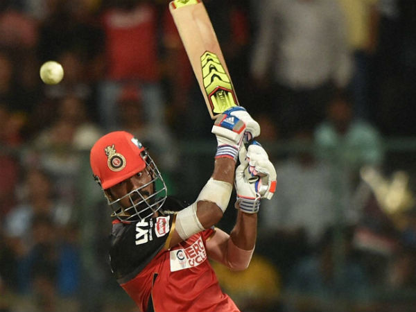 அரை சதம் போட்டும்