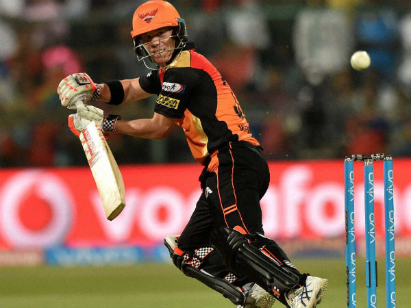 வெளுத்தெடுக்கும் வார்னர்