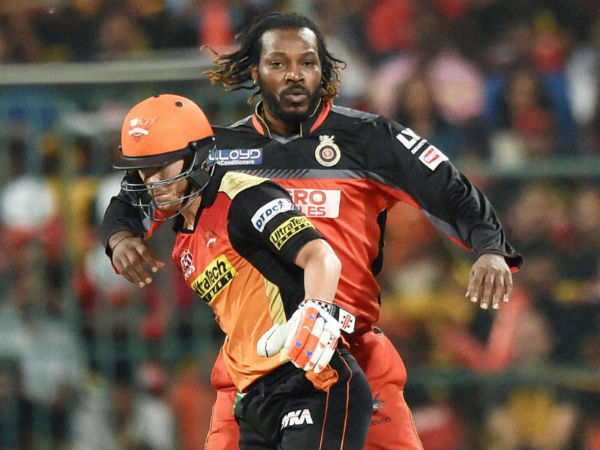 சொதப்பிய ஹென்டிரிக்ஸ்