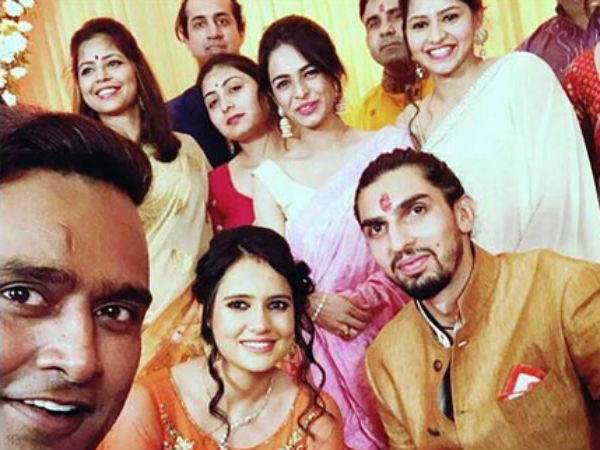 மூத்த அக்கா ஹாக்கி பயிற்சியாளர்