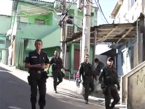 போலீசார் கொலை...