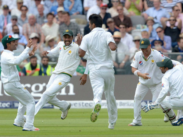 பாக். வீரரிடம் தஞ்சம் பாக். வீரரிடம் தஞ்சம்