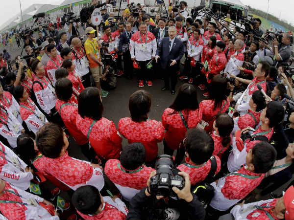 முதல்நாடாக கிரீஸ்...