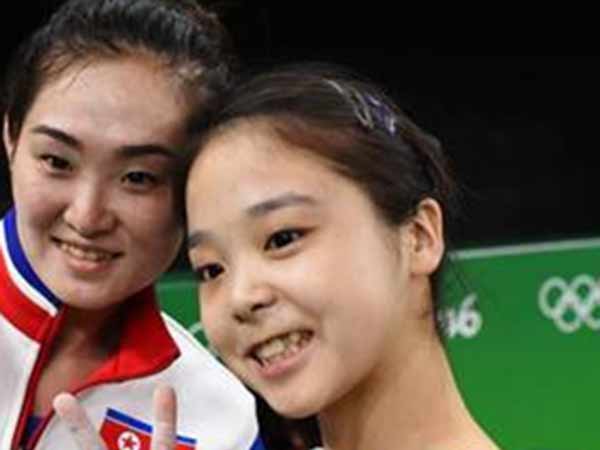 ஜிம்னாஸ்டிக்ஸ் வீராங்கனைகள்