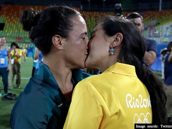 தோல்வியை மறக்கடித்த இன்பம்