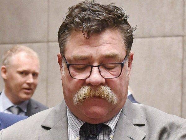 முதல் பகல் இரவு டெஸ்ட் போட்டி 