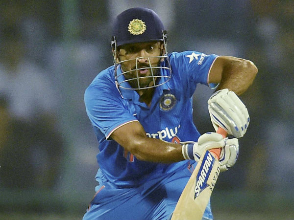 விசாகப்பட்டணத்தில் வீசிய புயல் 