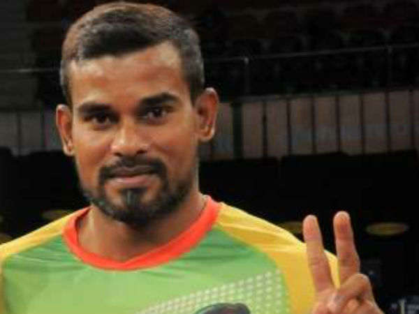 பாய்ந்தாடி வருகிறார் 