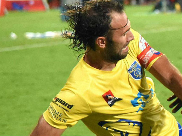 Kerala Blasters FC clash with Mumbai City FC defence Kerala Blasters FC clash with Mumbai City FC defence