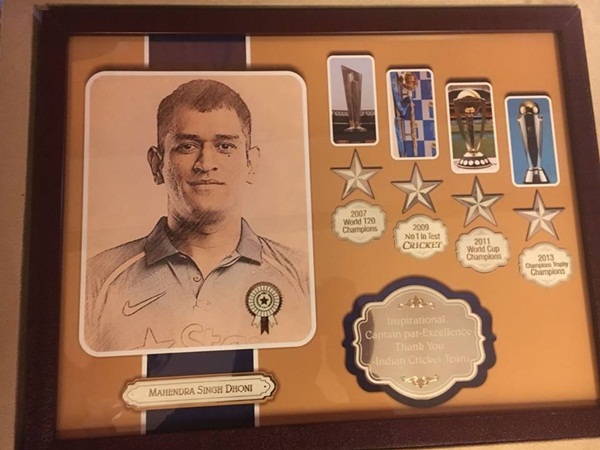 MS Dhoni '4-Star' unique memento gets from team
