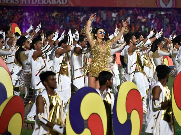 Actress Amy Jackson dazzles on stage in ipl opening ceremony