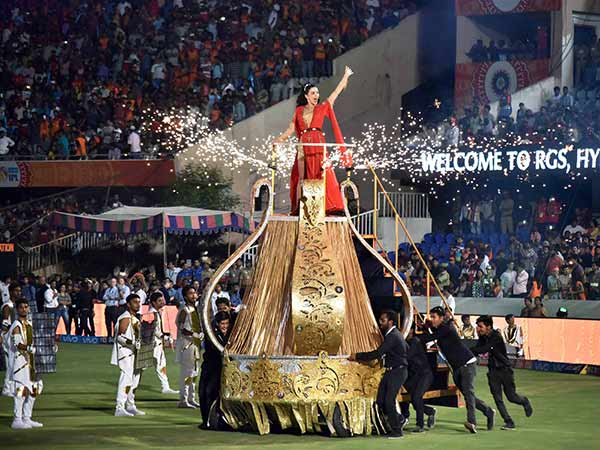 Actress Amy Jackson dazzles on stage in ipl opening ceremony