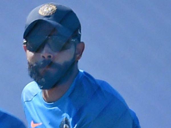 அடித்து நொறுக்கும்போது