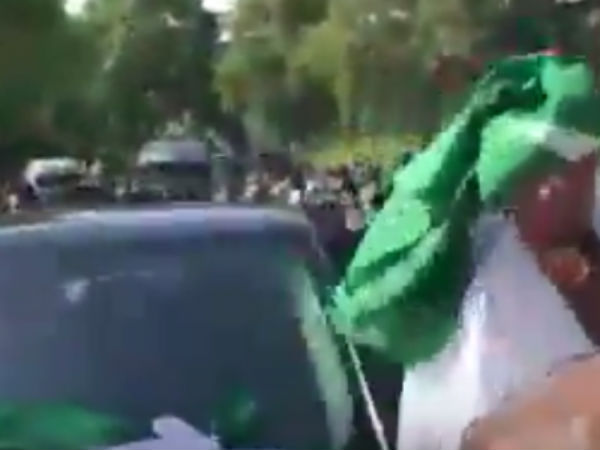  கொடி பறக்கவிட்டு 