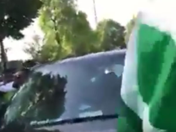  புன்முறுவல் பூத்தார் 