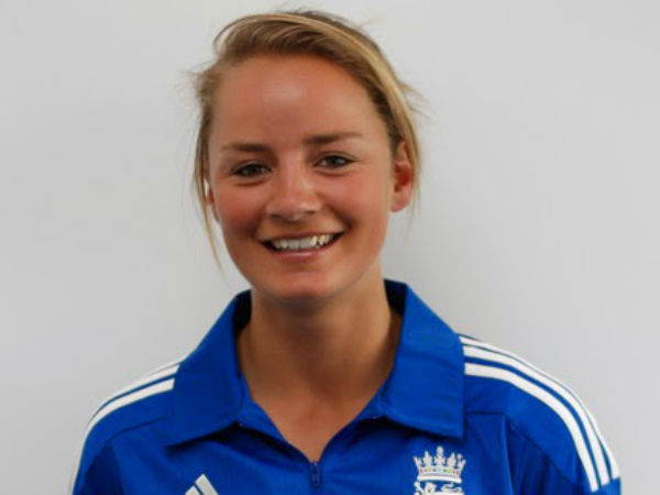 இந்தியாவுக்கு எதிராக அறிமுகம்