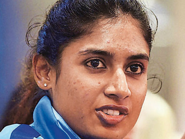 சினிமாவுக்கு இழுக்க முயற்சி 