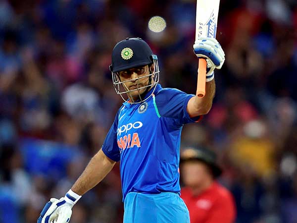 விளாசிய டோணி 