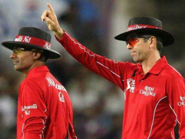 வீரர்கள் வெளியேற்றம் 