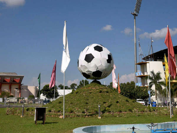 பயில்வான் அணிகளுடன் மோதல்