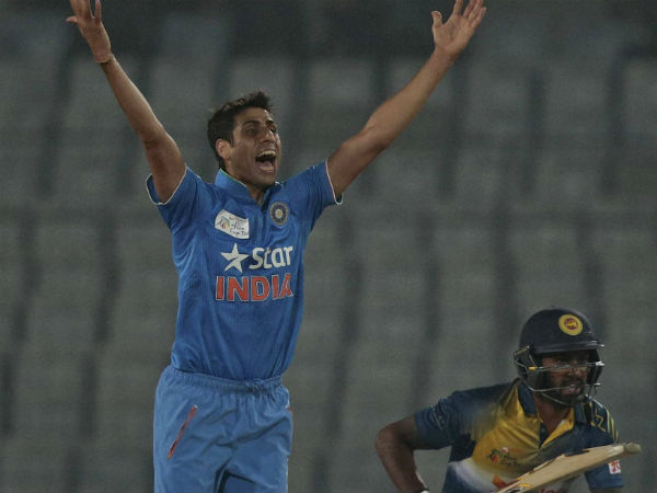  இலங்கையிடம் மோதிய நெஹ்ரா 