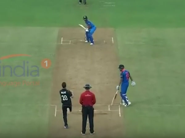  நியூசிலாந்து அணி முன்னிலை 