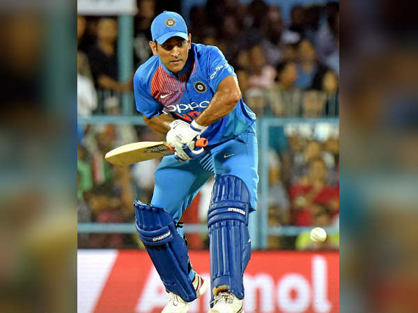 Dhoni stumped Dhoni stumped