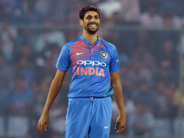  கலக்கிய பவுலிங் 