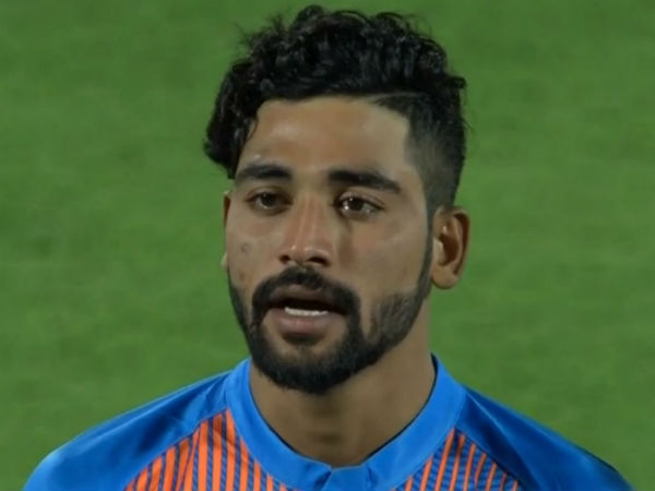  தேசிய கீதத்தில் அழுதார் 