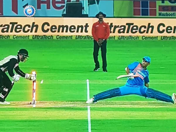 மிஸ் செய்த டோணி 