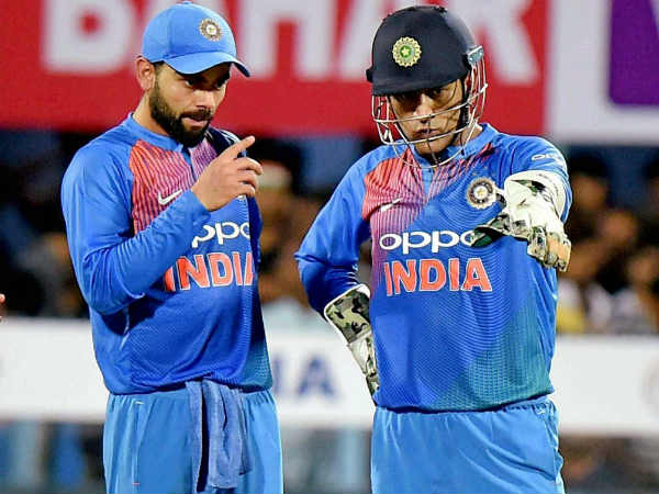  டோணியின் அணி 