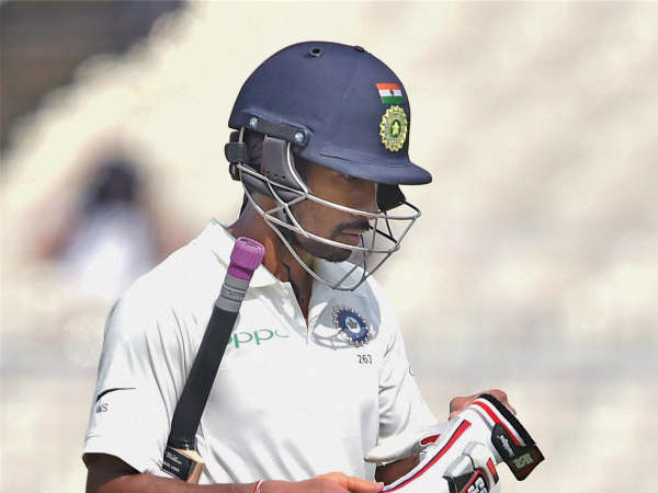 இலங்கை சுருண்டது 