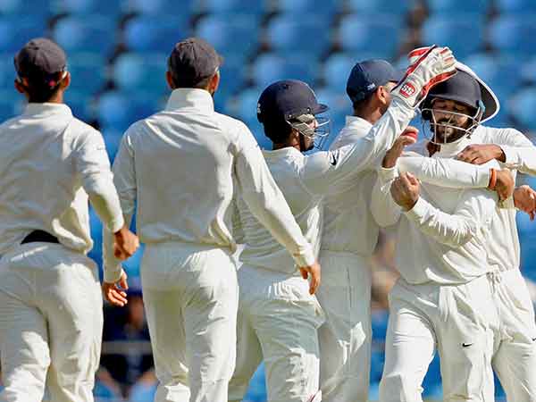 இந்தியா ஆதிக்கம் 