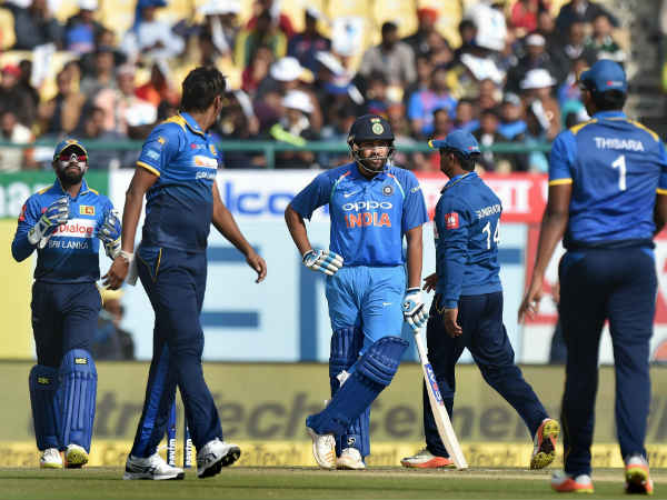 அபார பந்து வீச்சு 