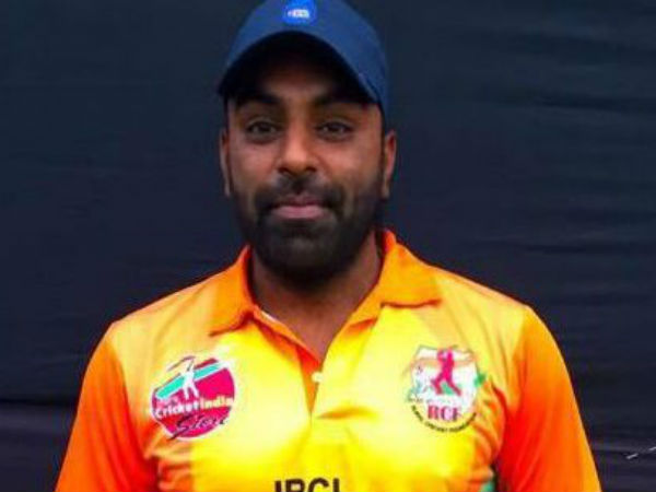 பின்னணி யார் 