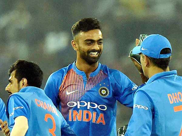  பந்து வீச்சு அருமை 