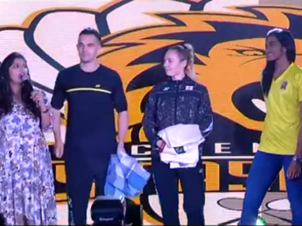 மேடைக்கு வந்த விஜய பிரபாகர் 