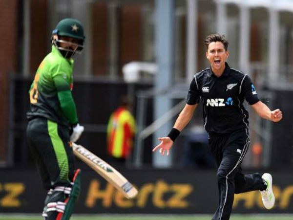 அபார பந்து வீச்சு 